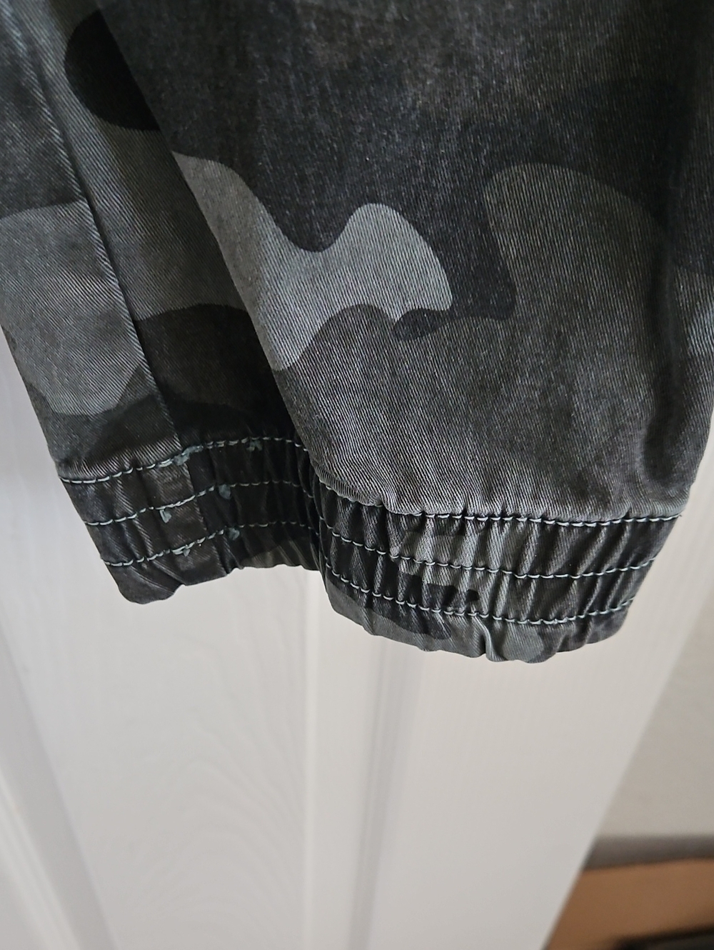 Men's Camo Cargo Pants - Green - Picture 10 of 11